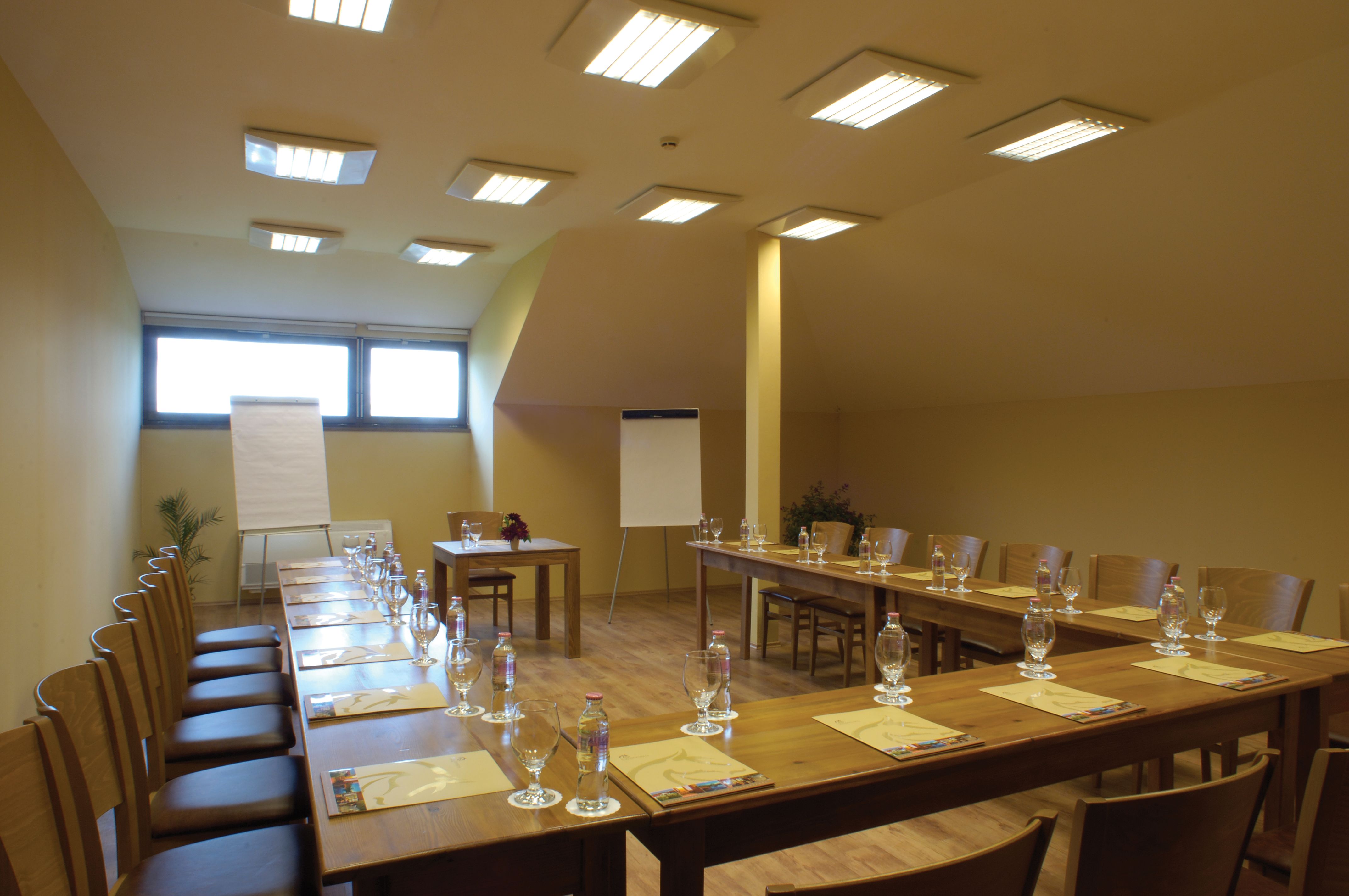 Konferencia targyalo